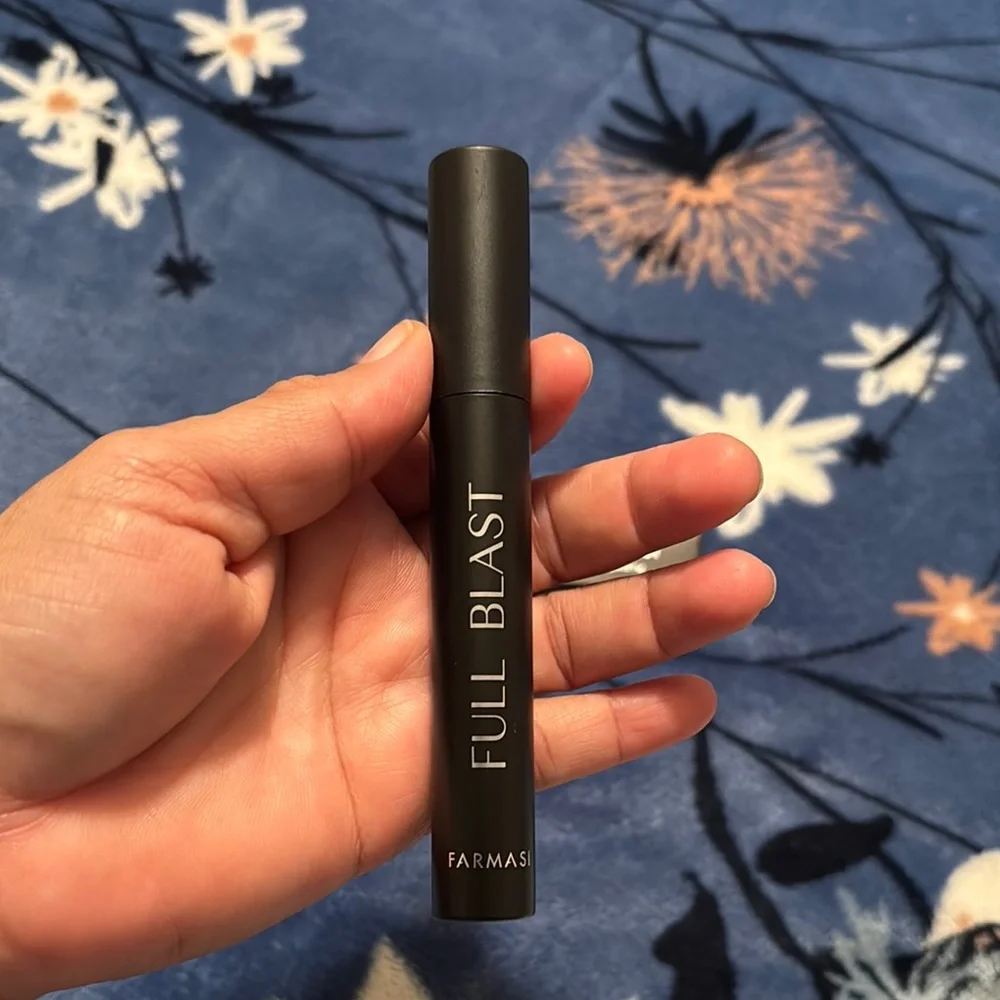 Farmasi Full Blast Mascara in Black